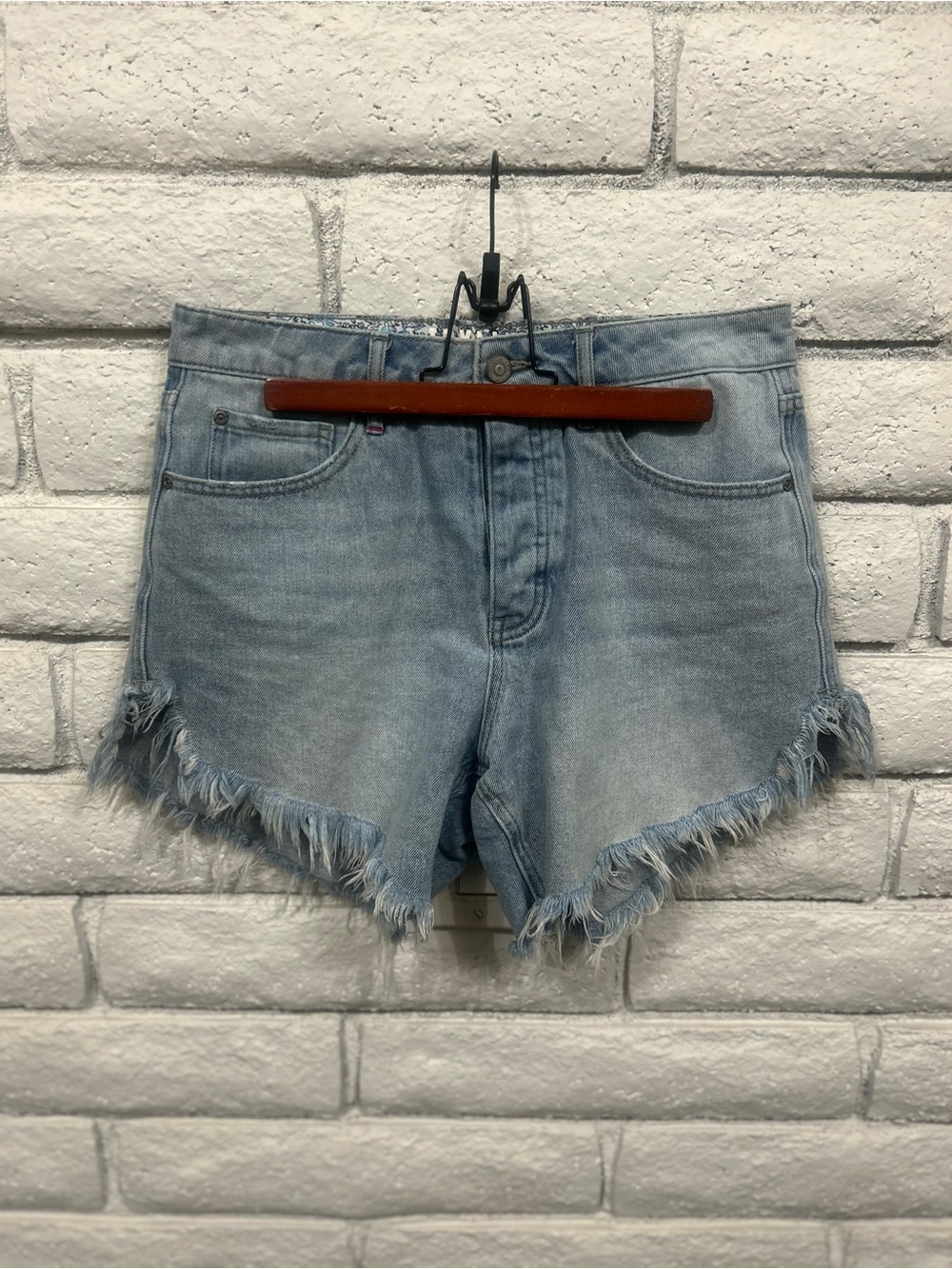Idyllwind Miranda‎ Lambert Raw Hem Denim Shorts Size 8 Light Wash